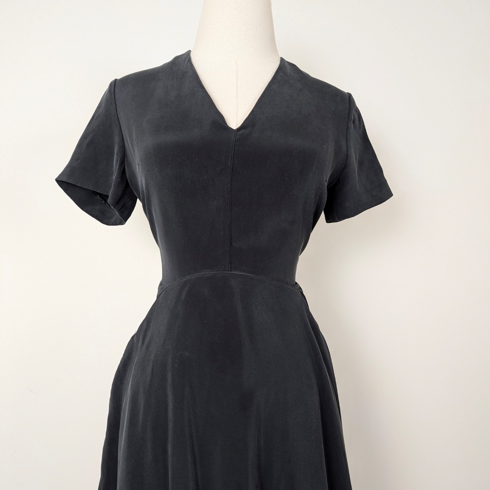 Silk dress. Elegant Black V-Neck Short Sleeve Midi Dress - Picture 7 of 14